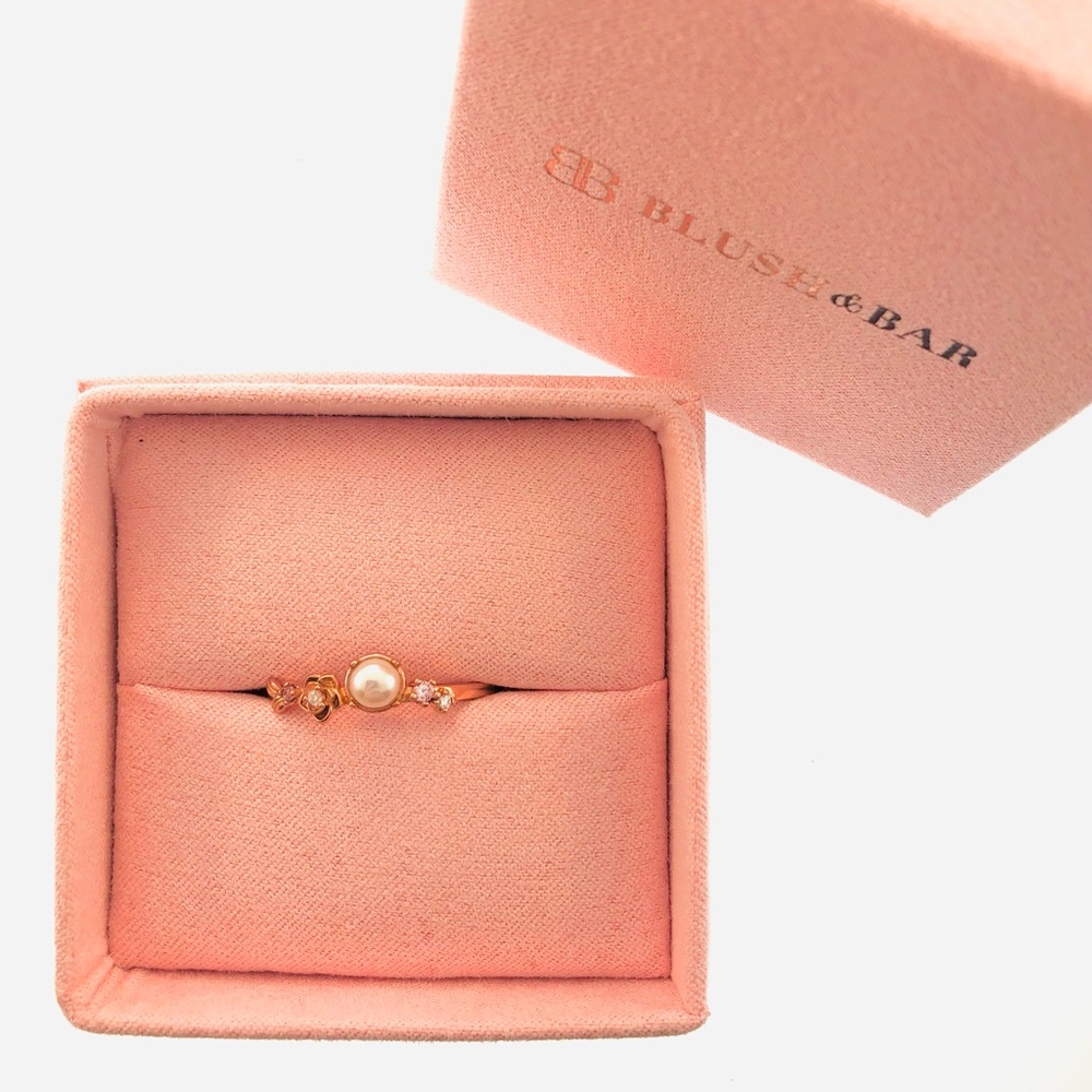 Women’s Blush & Bar Rose Gold Grace Pearl Ring